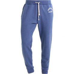 Abercrombie & Fitch LOUNGE DOORBUSTER Spodnie treningowe med blue. Długie spodnie sportowe męskie marki Abercrombie & Fitch. Za 349.00 zł.