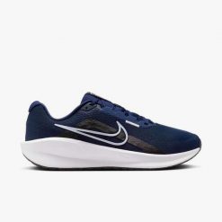 Tenisówki Nike Model Downshifter 13 Kolor Niebieski. Czarne buty do biegania męskie Nike, bez wzorów, z materiału, sportowe, bez zapięcia. Za 325.80 zł.