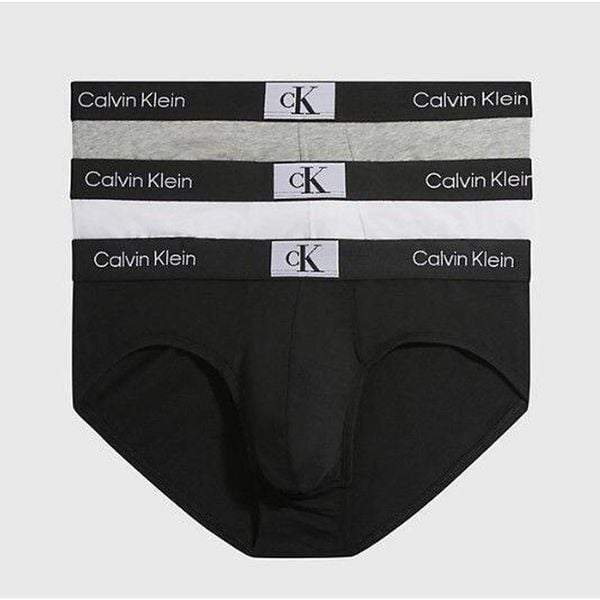 Slipy Mężczyzna CALVIN KLEIN HIP BRIEF 3PK. Białe slipki męskie Calvin Klein, m, bez wzorów, z bawełny. Za 191.05 zł.