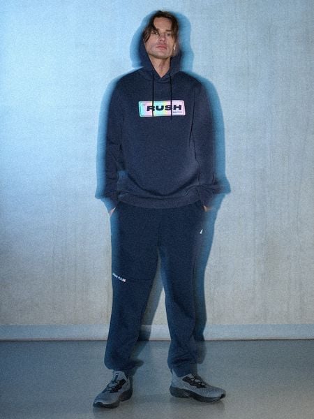 4F Spodnie dresowe joggery męskie - granatowe M. Niebieskie długie spodnie sportowe męskie 4f, bez wzorów, z dresówki. Za 189.99 zł.