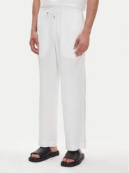 Emporio Armani Spodnie materiałowe EM000586 AF12356 U0002 Biały Regular Fit. Białe spodnie na co dzień męskie Emporio Armani, bez wzorów, ze lnu. Za 499.99 zł.