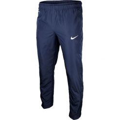 Nike Spodnie piłkarskie Libero Woven Pant Uncuffed granatowe r. L (588482 451). Długie spodnie sportowe męskie marki bonprix. Za 110.00 zł.