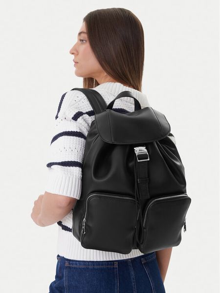 Calvin Klein Plecak Webbing Strap Flap LV04F3590G Czarny. Czarne plecaki męskie Calvin Klein, bez wzorów, ze skóry. Za 649.99 zł.