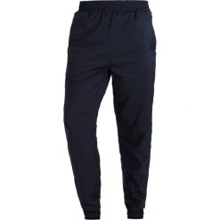 Wood Wood ISLINGTON Spodnie treningowe navy. Długie spodnie sportowe męskie Wood Wood. W wyprzedaży za 482.30 zł.