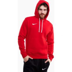 Bluza sportowa męska Nike Team Club 20 Hoodie. Czerwone bluzy nierozpinane męskie Nike, l, bez wzorów, sportowe, bez ramiączek, bez kaptura. Za 251.62 zł.