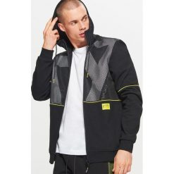 Bluza z kapturem z kolekcji FUUTURISTIC YOUTH - Czarny. Bluzy nierozpinane męskie marki Cropp. W wyprzedaży za 69.99 zł.