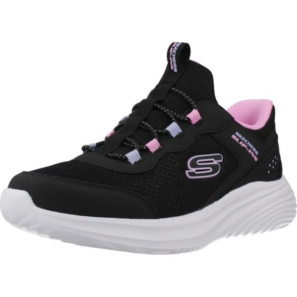 Buty SKECHERS BOUNDER PRO Czarny. Czarne buty trekkingowe męskie Skechers, bez wzorów, z syntetyku, bez zapięcia, trekkingowe, skechers sport. Za 390.00 zł.