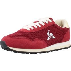 Buty LE COQ SPORTIF ASTRA_2 Czerwony. Czerwone buty trekkingowe męskie le coq sportif, bez wzorów, z syntetyku, sportowe, bez obcasa, bez zapięcia. Za 226.99 zł.