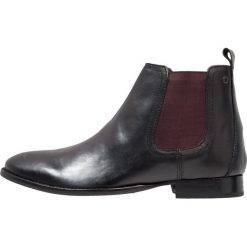 Base London HOLTON Botki black. Buty zimowe męskie marki Base London. W wyprzedaży za 439.20 zł.