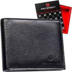 Klasyczny, czarny portfel męski ze skóry naturalnej - Peterson. Czarne portfele męskie Peterson, bez wzorów, ze skóry. Za 139.99 zł.