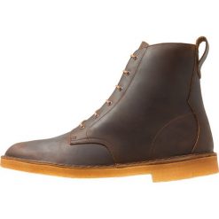 Clarks Originals DESERT MALI Botki sznurowane tan. Sztyblety męskie Clarks Originals. Za 629.00 zł.