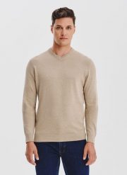 PAKO LORENTE - Beżowy sweter męski v-neck. Brązowe swetry męskie Pako Lorente, bez wzorów, z bawełny, bez kołnierzyka, bez ramiączek. Za 199.99 zł.