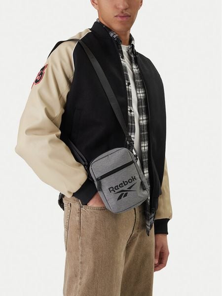 Reebok Saszetka CWBEO-RBK-010-CCC-06 Szary. Szare saszetki męskie Reebok, bez wzorów, z materiału. Za 49.99 zł.
