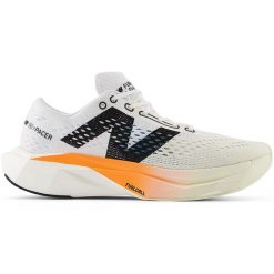 Buty męskie New Balance FuelCell SuperComp Pacer v2 MFCRRCH2 – białe. Białe buty do biegania męskie New Balance, bez wzorów, z gumy, bez zapięcia, do biegania. Za 599.99 zł.