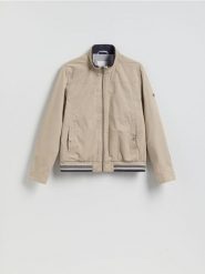 Kurtka bomberka ze stójką - beżowy. Brązowe kurtki męskie Reserved, l, bez wzorów, z bawełny, bez ramiączek, bez kaptura. Za 159.99 zł.