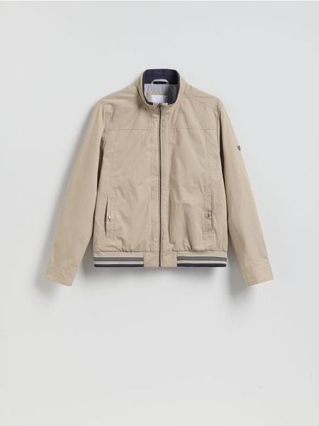 Kurtka bomberka ze stójką - beżowy. Brązowe kurtki męskie Reserved, l, bez wzorów, z bawełny, bez ramiączek, bez kaptura. Za 159.99 zł.