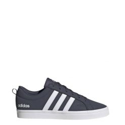 Buty VS Pace 2.0. Białe buty trekkingowe męskie ADIDAS, bez wzorów, sportowe, bez obcasa, bez zapięcia. Za 234.05 zł.
