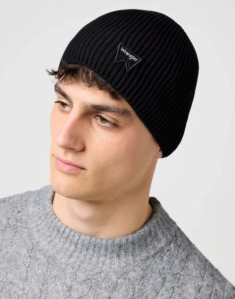 MESKA CZAPKA ZIMOWA WRANGLER EASY BEANIE BLACK 112372410. Czarne czapki męskie Wrangler, na zimę, bez wzorów. Za 89.99 zł.