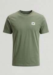 MĘSKA KOSZULKA LEE WOVEN LABEL TEE MERCANTILE GREEN 112376538. Zielone t-shirty męskie Lee, m, bez wzorów, bez kołnierzyka, bez ramiączek. Za 79.99 zł.