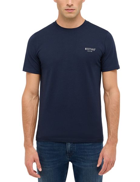 Męski T-Shirt Mustang Style Austin Dark Sapphire 1017134 4136. Niebieskie t-shirty męskie Mustang, m, bez wzorów, bez kołnierzyka, bez ramiączek. Za 69.99 zł.