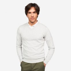 Sweter do golfa męski MW500 dekolt w serek. Szare swetry męskie INESIS, bez wzorów, z bawełny, eleganckie, bez kołnierzyka, bez ramiączek. Za 69.99 zł.