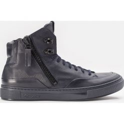 Granatowe sneakersy męskie. Buty sportowe na co dzień męskie marki Kazar. Za 569.00 zł.