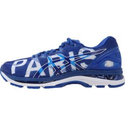 ASICS GELNIMBUS 20 PARIS MARATHON Obuwie do biegania treningowe blue. Buty do biegania męskie marki Asics. W wyprzedaży za 591.20 zł.