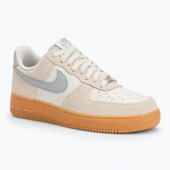 Buty męskie Nike Air Force 1 '07 Lv8. Brązowe buty sportowe na co dzień męskie Nike, m, bez wzorów, bez ramiączek, bez kaptura. Za 509.99 zł.