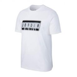 Koszulka sportowa męska Nike Jordan Sticker Crew. Białe t-shirty sportowe męskie Nike, m, bez wzorów, sportowe, bez ramiączek. Za 202.00 zł.