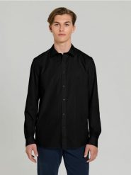 Koszula slim fit - czarny. Czarne koszule męskie Sinsay, l, bez wzorów, bez kołnierzyka, bez ramiączek. Za 39.99 zł.