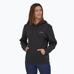 Bluza Patagonia Fitz Roy Icon Uprisal Hoody. Czarne bluzy nierozpinane męskie Patagonia, bez wzorów, sportowe, bez ramiączek, bez kaptura. Za 349.99 zł.