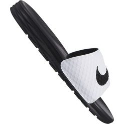 Klapki Nike Benassi Solarsoft Slide 705474-100. Białe klapki i japonki męskie Nike, bez wzorów, z materiału. W wyprzedaży za 179.00 zł.