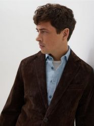 Zamszowa marynarka - ciemnobrązowy. Brązowe marynarki męskie Reserved, l, bez wzorów, z zamszu. Za 699.99 zł.