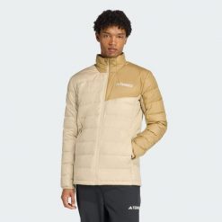 Kurtka Terrex Multi Light Down CLIMAWARM. Brązowe kurtki męskie ADIDAS, bez wzorów, z puchu, sportowe, bez ramiączek, bez kaptura. Za 599.00 zł.