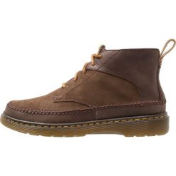 Dr. Martens FLLOYD Botki sznurowane dark brown mesa. Brązowe sztyblety męskie Dr. Martens, z materiału. Za 669.00 zł.
