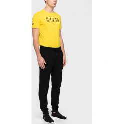 Spodnie dresowe męskie SPMD301 - głęboka czerń. Spodnie dresowe męskie marki 4f. Za 119.99 zł.