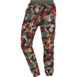 Adidas Originals WINDPANT CAMO Spodnie treningowe multco. Długie spodnie sportowe męskie Adidas Originals. W wyprzedaży za 341.10 zł.
