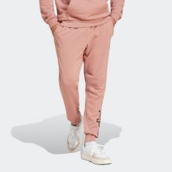Spodnie dresowe męskie ADIDAS. Czerwone długie spodnie sportowe męskie ADIDAS, bez wzorów, z dresówki, na jogę i pilates. Za 199.99 zł.
