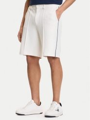 Guess Szorty sportowe Z6GD11 K3210 Écru Regular Fit. Szorty sportowe męskie Guess, z aplikacjami, z syntetyku, sportowe. Za 379.99 zł.