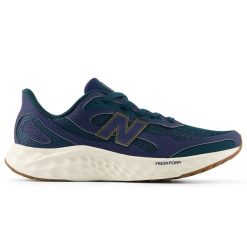Buty męskie New Balance Fresh Foam Arishi v4 MARIS7SF – granatowe. Niebieskie buty do biegania męskie New Balance, bez wzorów, bez zapięcia, do biegania. Za 429.99 zł.
