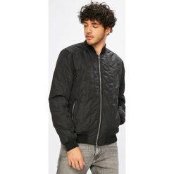 Calvin Klein Jeans - Kurtka bomber. Czarne kurtki męskie Calvin Klein Jeans, z elastanu, z krótkim rękawem. Za 649.90 zł.