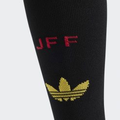 Getry wyjazdowe Jamajka 26 x Bob Marley. Czarne legginsy męskie ADIDAS, bez wzorów, do piłki nożnej. Za 99.95 zł.