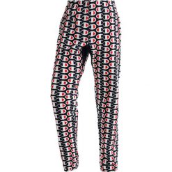 Champion Reverse Weave Spodnie treningowe navy. Niebieskie długie spodnie sportowe męskie Champion Reverse Weave, z bawełny. Za 359.00 zł.