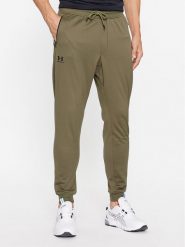 Under Armour Spodnie dresowe Sportstyle Tricot Jogger 1290261 Khaki Loose Fit. Brązowe spodnie dresowe męskie Under Armour, bez wzorów, z dresówki. Za 249.99 zł.