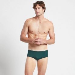 Slipy kąpielowe męskie FINIS Aqua Short Solid. Zielone kąpielówki męskie FINIS, m, bez wzorów. Za 139.99 zł.