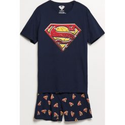 Piżama z szortami Superman - Granatowy. Niebieskie piżamy męskie Reserved, l, bez wzorów, bez kołnierzyka, bez ramiączek. Za 79.99 zł.
