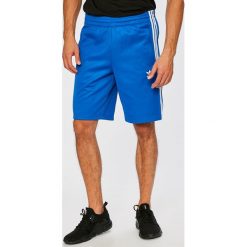 Adidas Originals - Szorty. Szorty sportowe męskie marki Adidas Originals. W wyprzedaży za 199.90 zł.