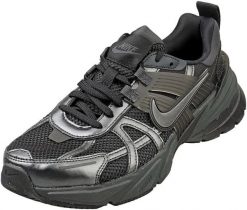 Nike V2K Run FD0736-001 Czarne 41. Czarne buty do biegania męskie Nike, bez wzorów, bez zapięcia. Za 475.96 zł.