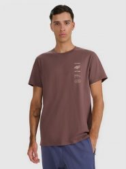 4F T-shirt regular z nadrukiem męski - brązowy L. Brązowe t-shirty męskie 4f, l, bez wzorów, z bawełny, bez kołnierzyka, bez ramiączek. Za 59.99 zł.