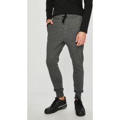 Brave Soul - Spodnie. Szare spodnie na co dzień męskie Brave Soul, bez wzorów, z bawełny, casualowe. W wyprzedaży za 59.90 zł.